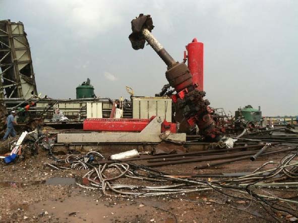 Tornado_Hits_Rig11