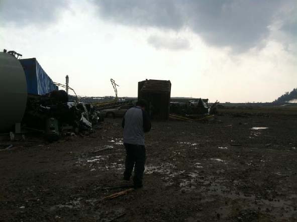 Tornado_Hits_Rig13