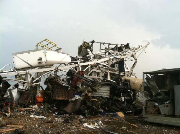 Tornado_Hits_Rig14