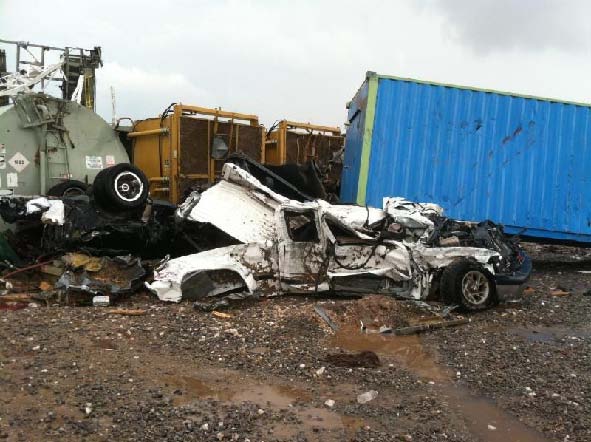 Tornado_Hits_Rig15