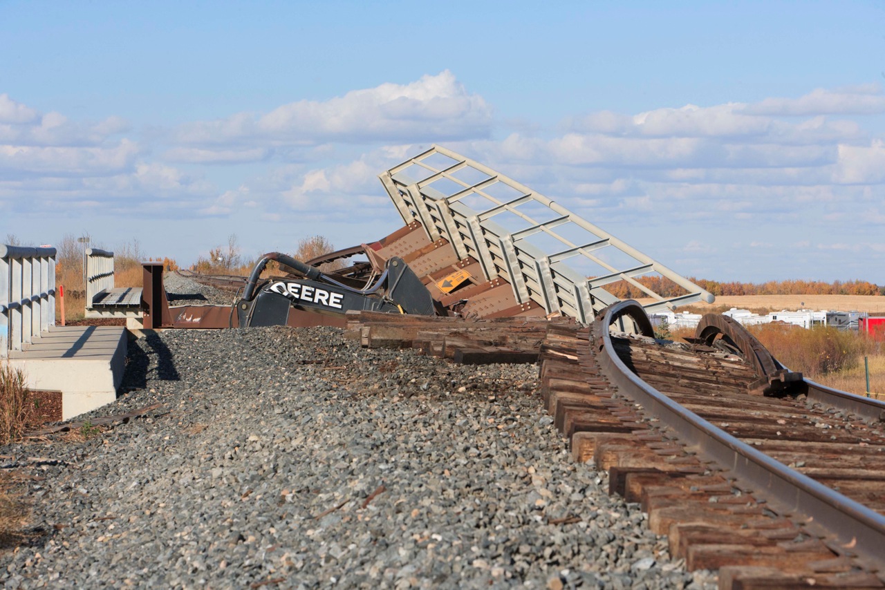 Lloydminster, SK - CPR bridge - 04 10-11-11