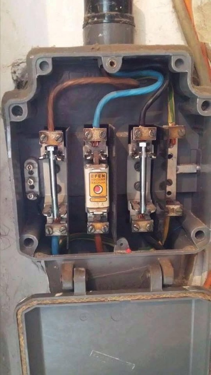 fuses screwed