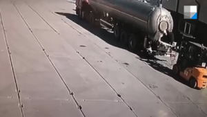 Worker Burns to Death After Tanker Explosion in Russia