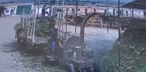 Worker dies in mulching machine_GRAPHIC