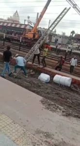 Rail Workers Electrocuted with Ext Ladder_GRAPHIC.mp4
