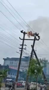 Lineman Electrocuted_2_India_GRAPHIC_Visual and Audible